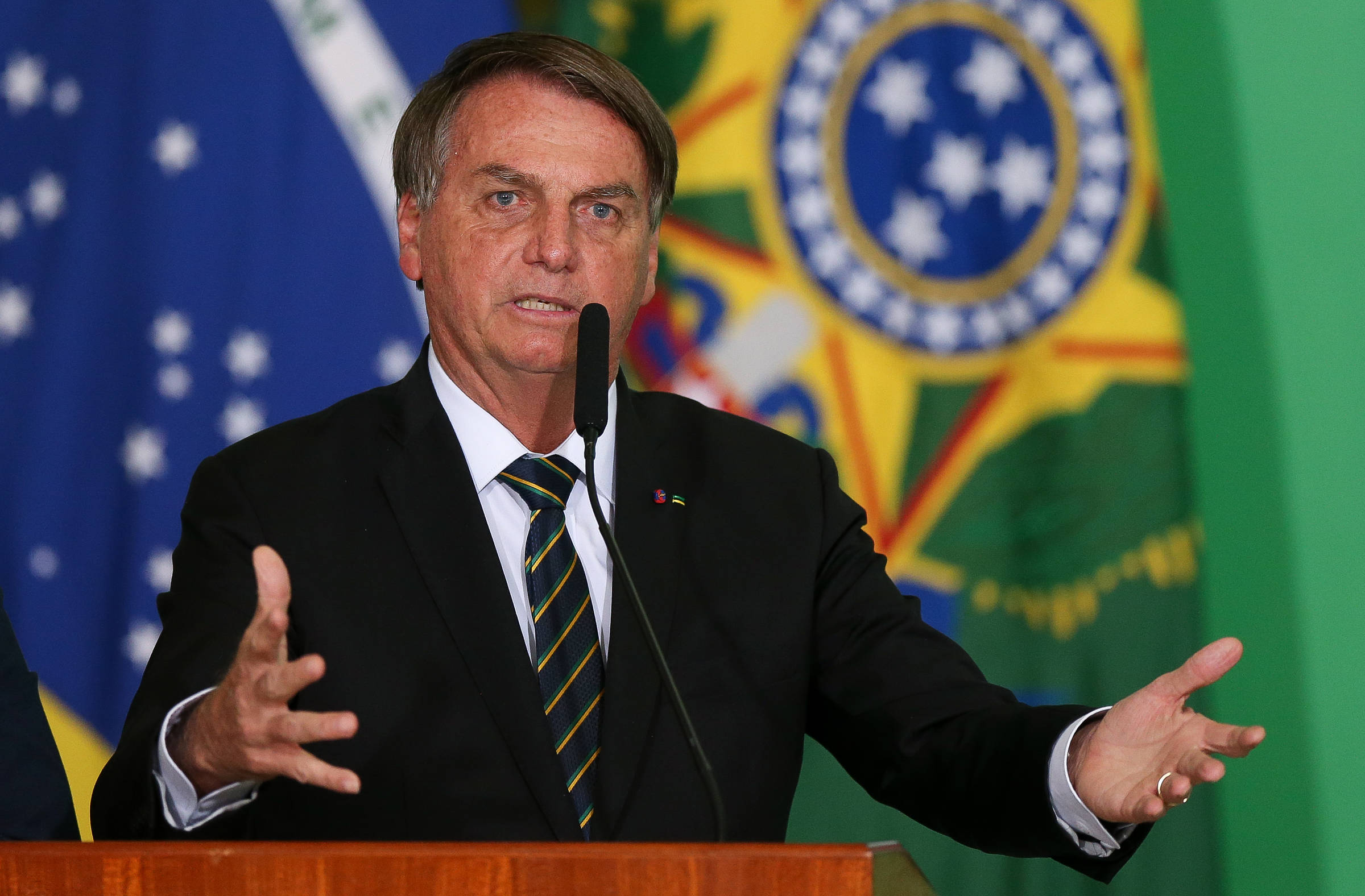 Municípios com mais votos em Bolsonaro tiveram mais mortes por Covid-19, aponta estudo