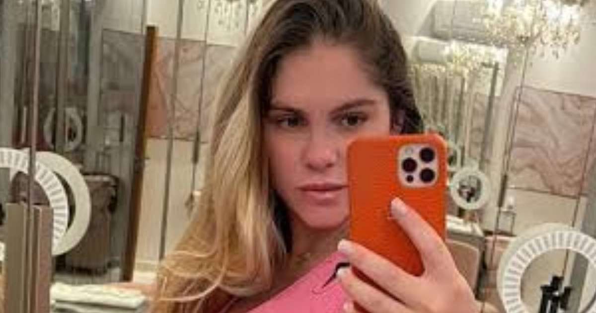 Koka B Rbara Evans Se Surpreende Sua Barriga Quatro Dias Ap S O Parto