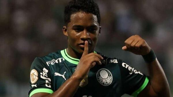 Koka Endrick campeão brasileiro pelo Palmeiras é garoto propaganda