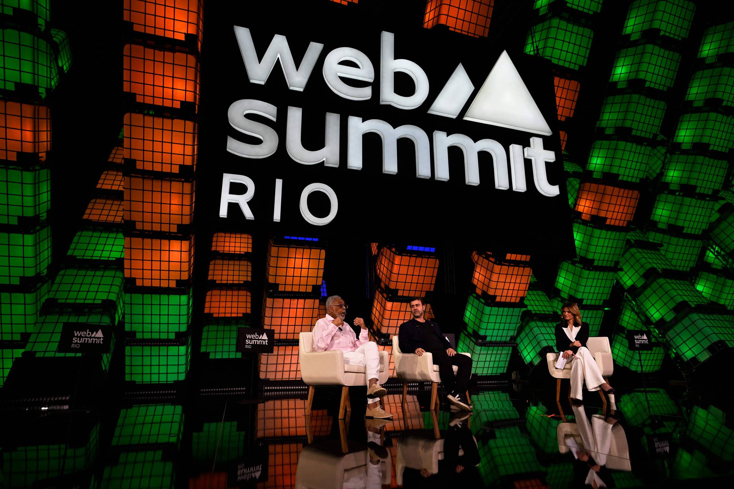 Web Summit Rio prioriza palestras em inglês e gera críticas