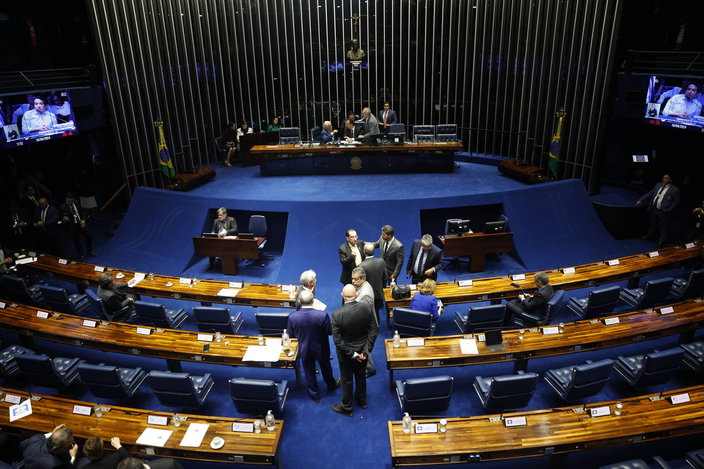 Senado aprova projeto que recria seguro DPVAT e libera R$ 15,7 bilhões