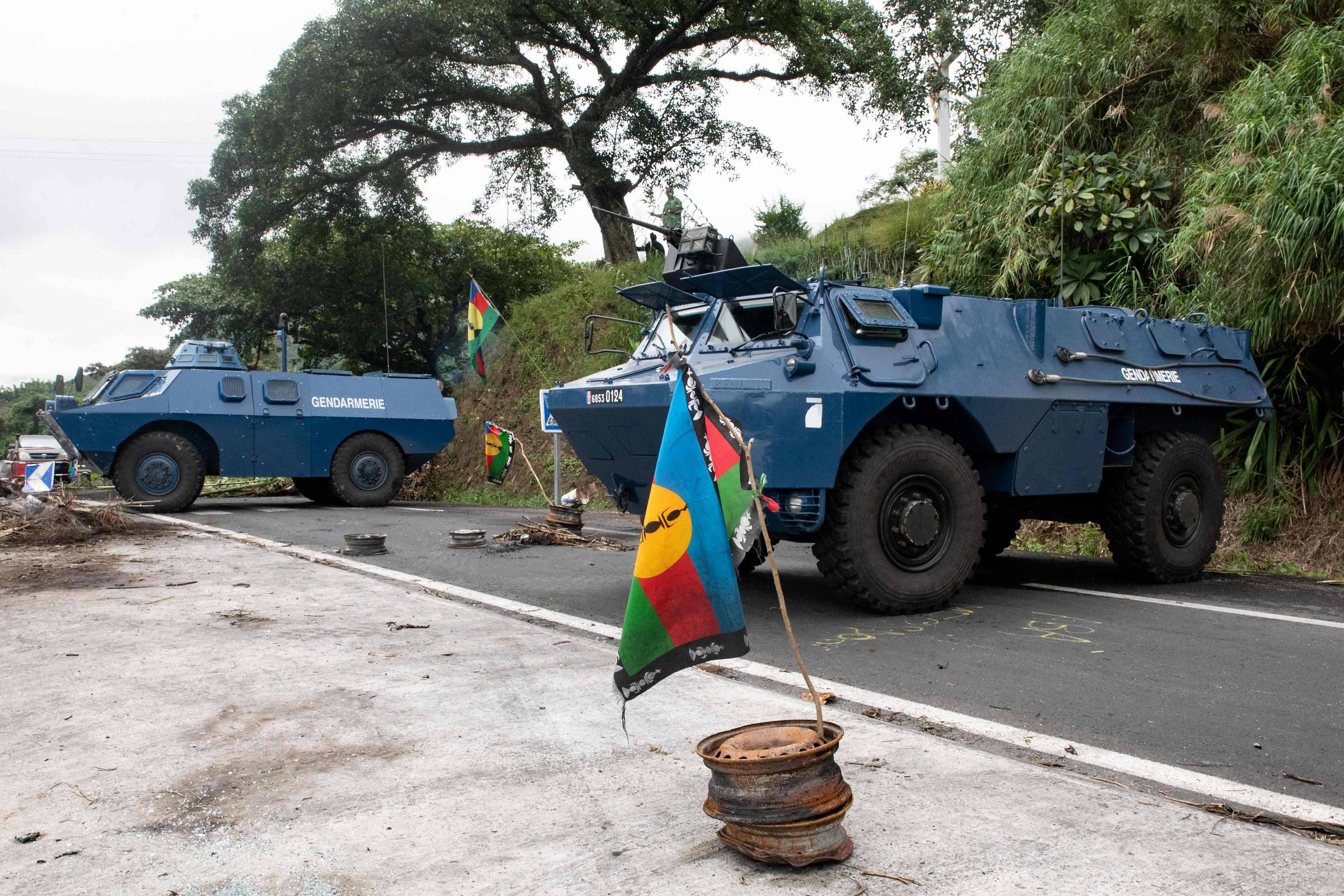 Policiais franceses são enviados à Nova Caledônia para recuperar controle de estrada