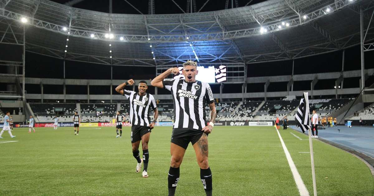 Botafogo negocia renovação de contrato com Tiquinho Soares