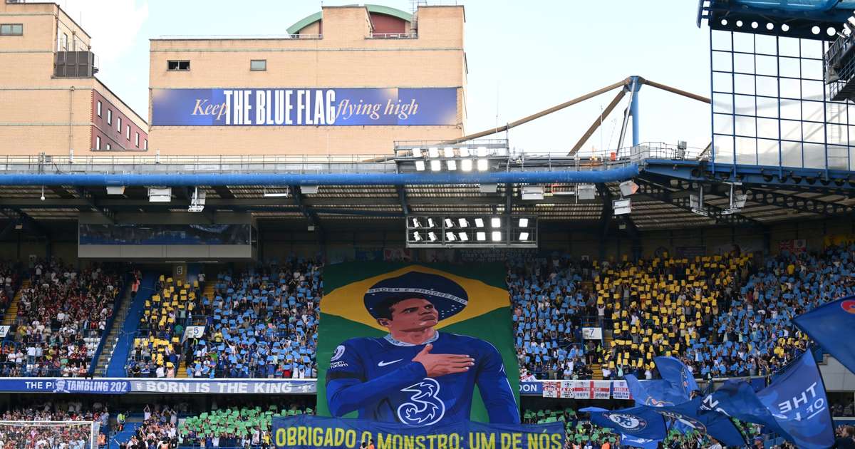 Thiago Silva é homenageado pela torcida do Chelsea antes de se despedir