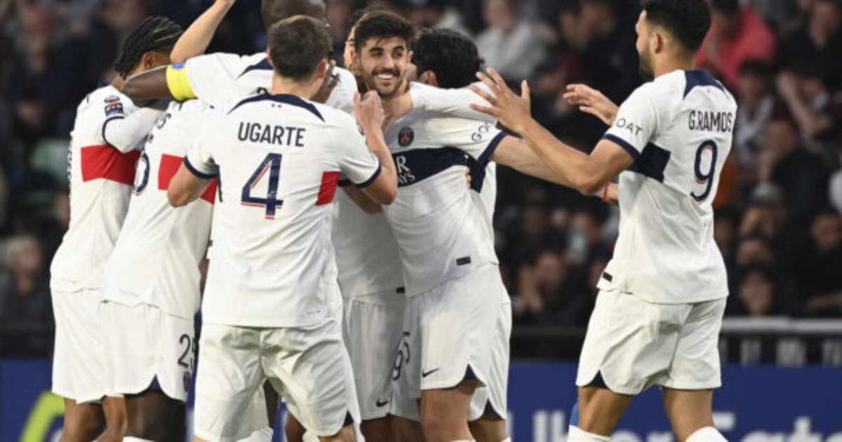 PSG vence Metz por 2 a 0 e encerra Campeonato Francês com vitória