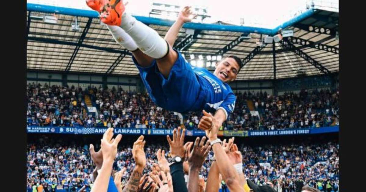 Torcedores do Chelsea pedem para Thiago Silva ficar no clube