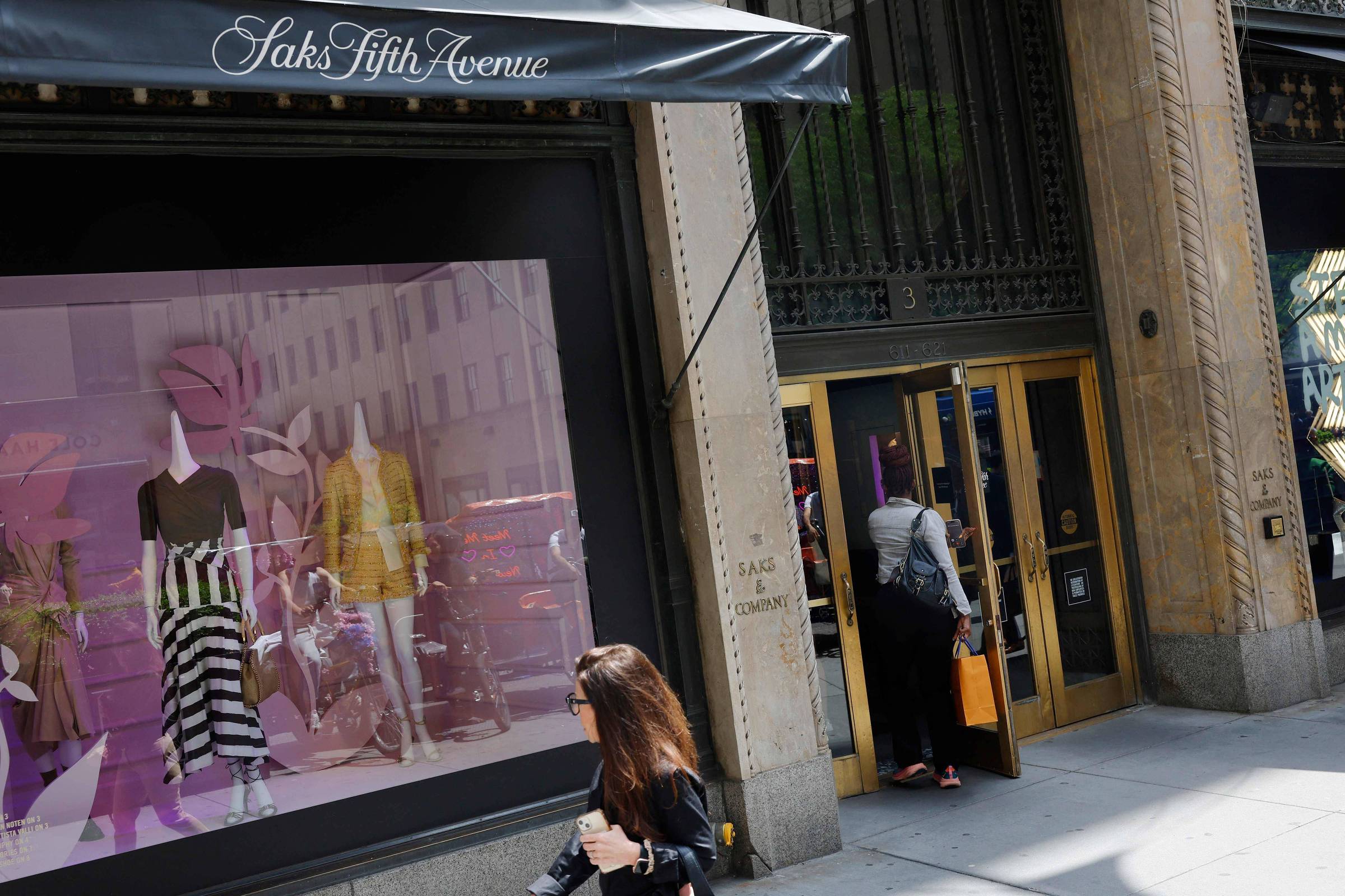 Grupo proprietário da Saks Fifth Avenue perto de comprar Neiman Marcus por US$ 2,65 bilhões