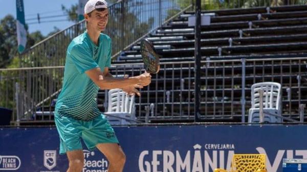 Mundial de Beach Tennis: André Baran e Nikita Burmakin avançam