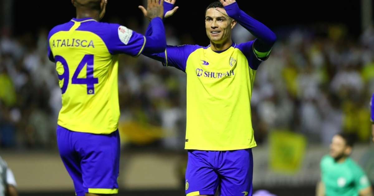 Com gols de falta de Talisca e CR7, Al Nassr vira sobre Damac FC