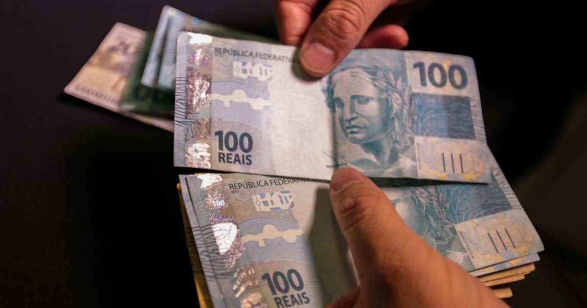 Dólar interrompe sequência de ganhos após BC voltar a marcar