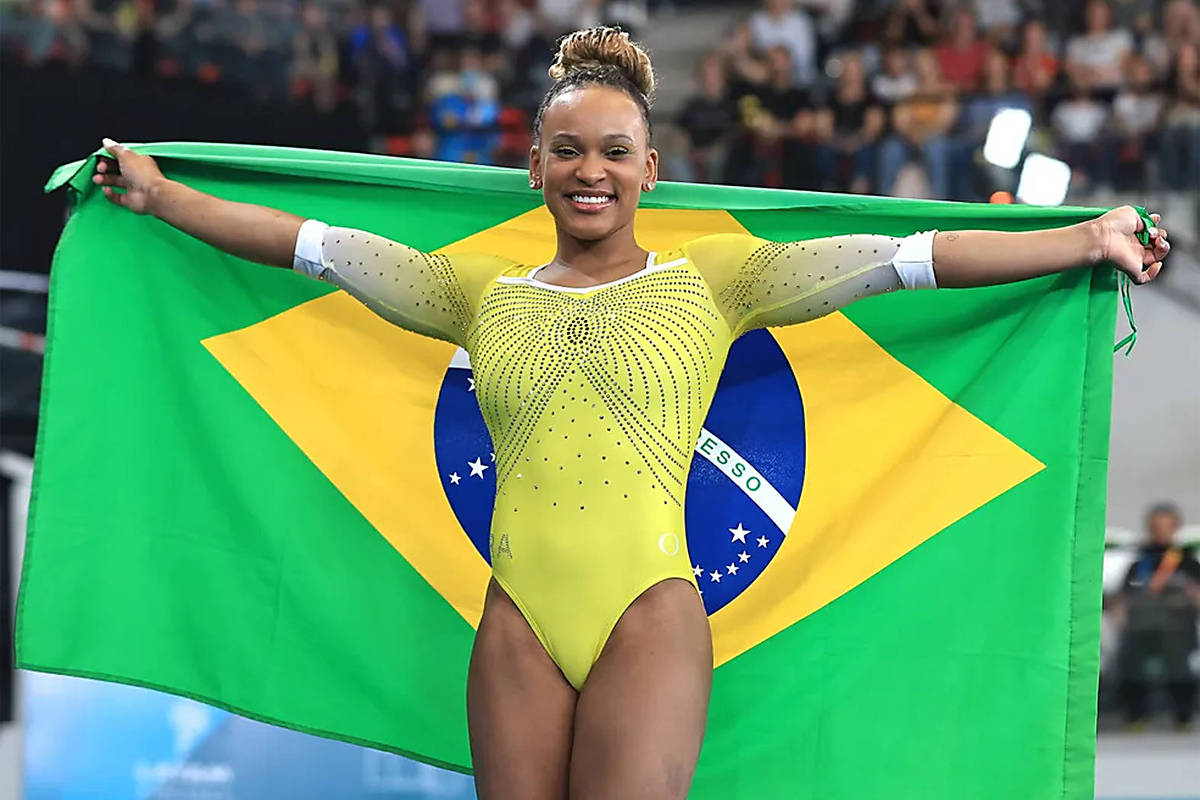 Rebeca Andrade derrota Biles e é ouro no salto do Mundial de Ginástica