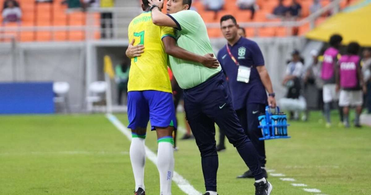 Copa do Mundo Sub-17: Brasil vence México de virada, com gol nos