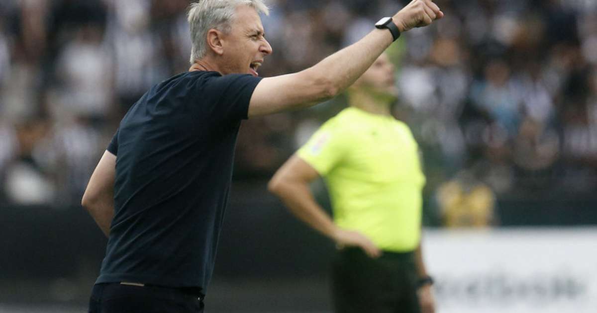 Botafogo leva gol do Santos nos acréscimos, fica no empate e chega