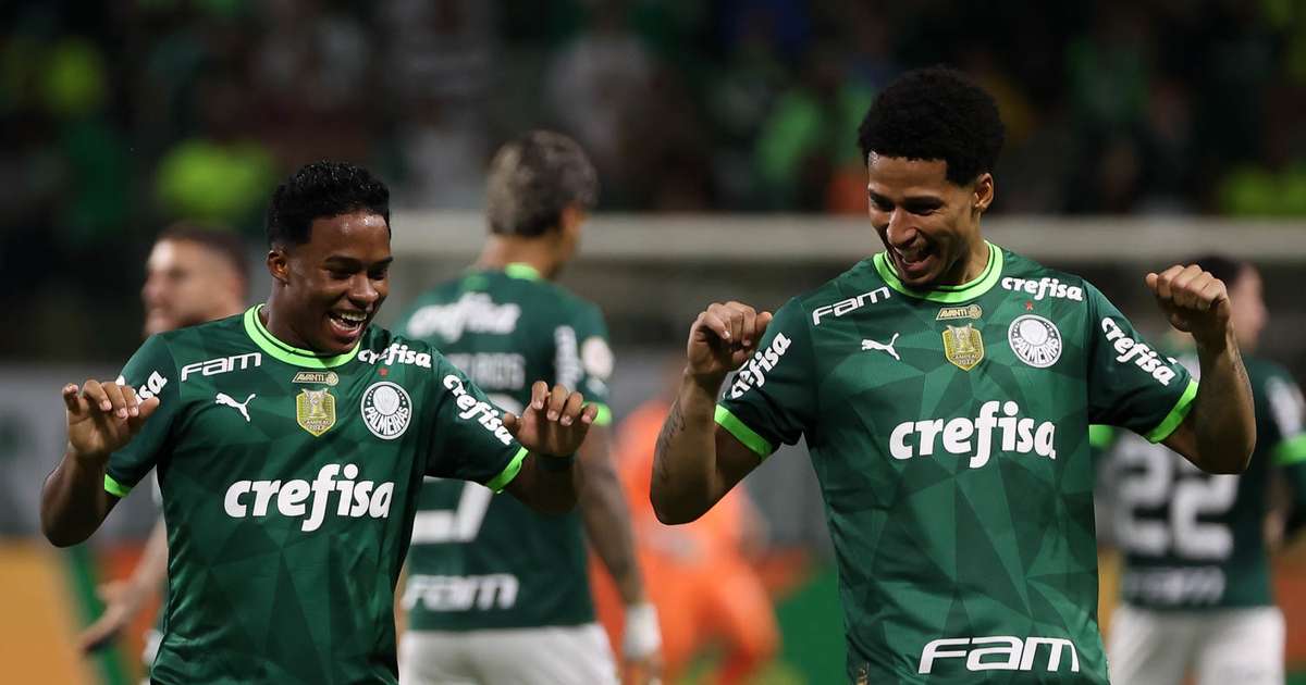 Palmeiras goleia o CSA por 6 a 2 no Pacaembu e continua na cola do