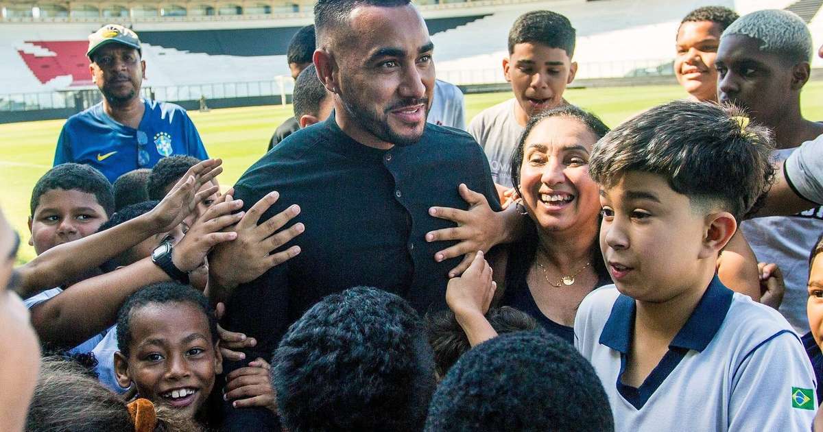 Torcedores do Olympique reclamam de saída de Payet, do Vasco