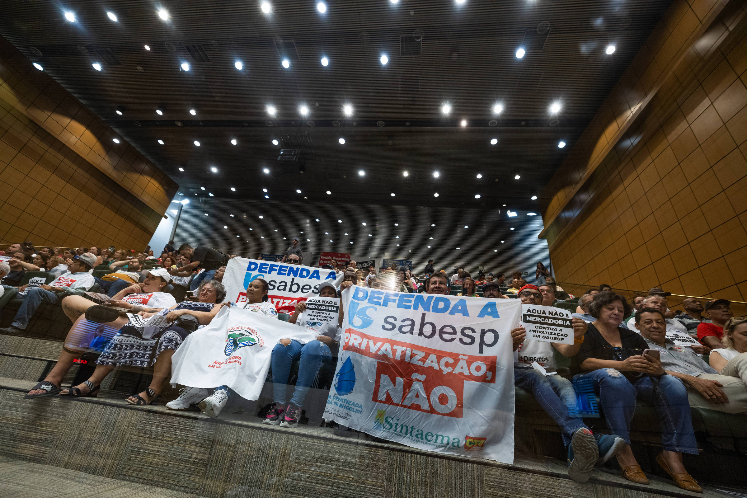 Privatização da Sabesp: deputados do PT discursam para atrasar votação