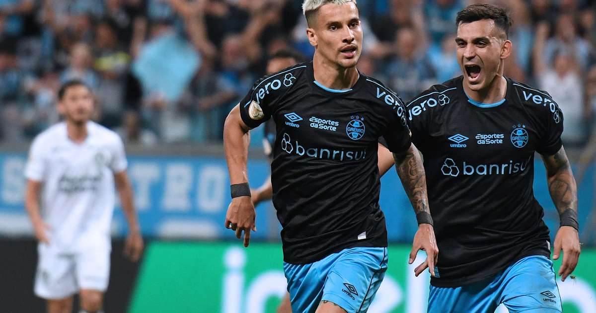 Em jogo de duas viradas, Grêmio e Bragantino empatam no Brasileirão