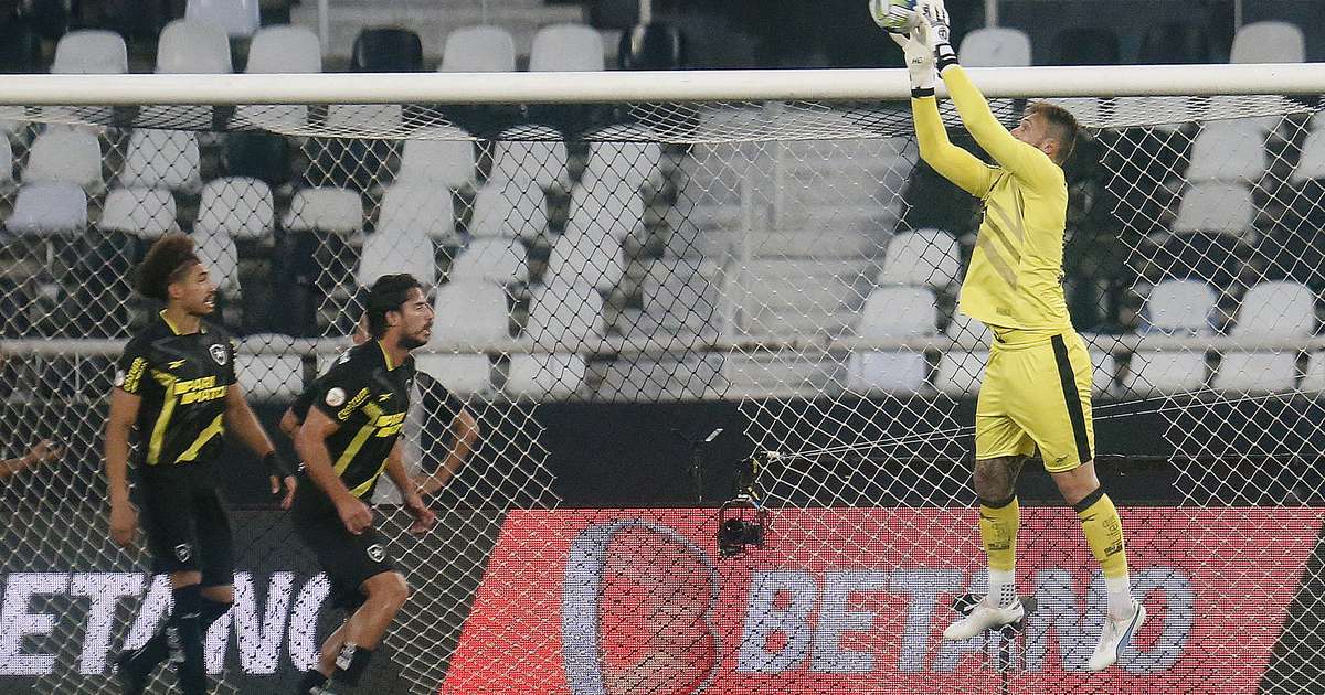 Koka - Léo Jardim é o único jogador do Vasco a participar de todos os jogos  do Campeonato Brasileiro