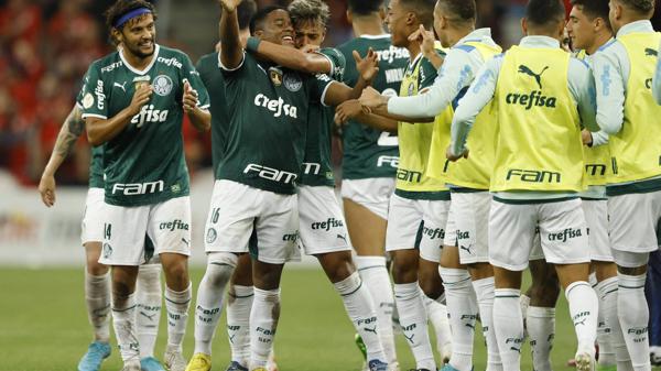 Com tropeço do Internacional, Palmeiras conquista título brasileiro pela  11ª vez