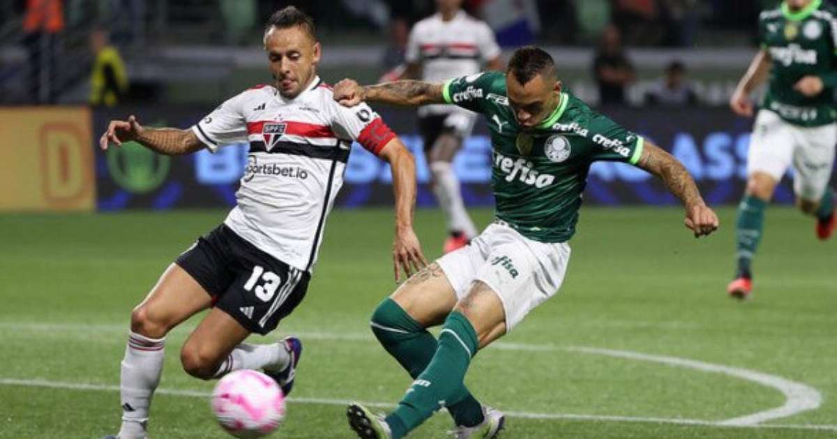 Koka - Weverton recebe prêmio de melhor goleiro do Brasileirão de 2023