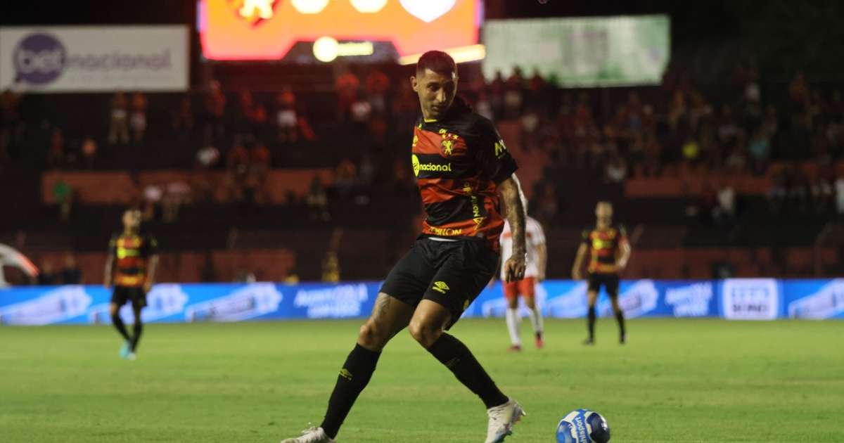 Jogador do Luton Town perde sentidos em jogo na luta pela subida à Premier  League: estádio aplaude-o de pé à saída - Vídeos - Jornal Record