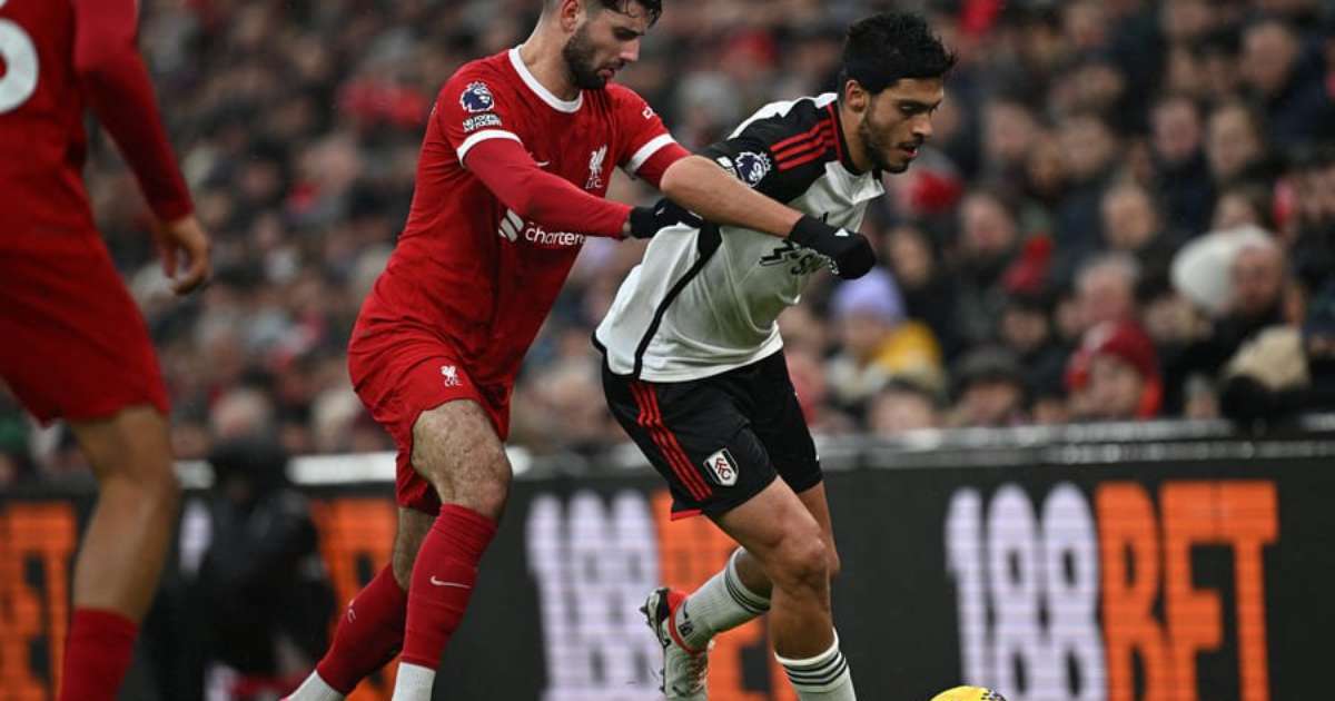 Salah salva Liverpool em empate com Fulham