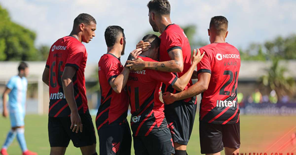 Athletico faz rodízio de jogadores e garante vaga antecipada no Campeonato Paranaense