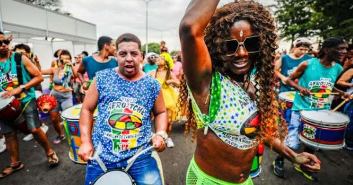 O último dia do Carnaval de Rua de Porto Alegre promete muita animação nesta segunda-feira, 12