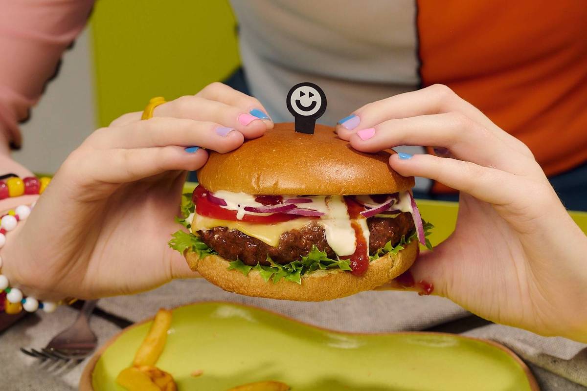 Experimentei o novo hambúrguer vegano da Fazenda do Futuro