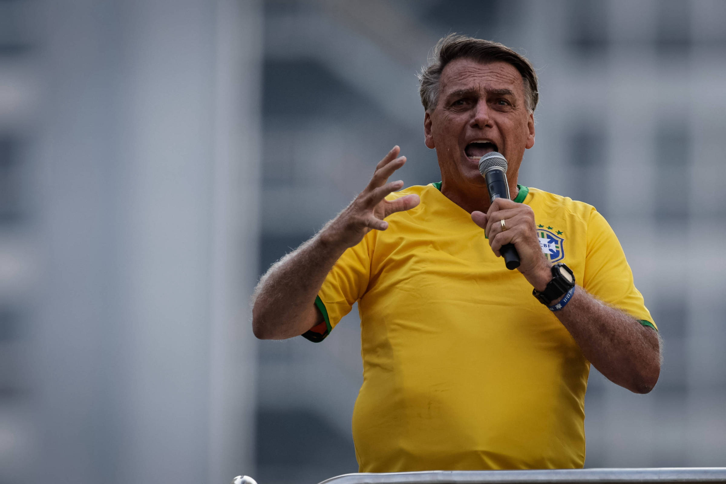Bolsonaro propõe anistia e gera polêmica