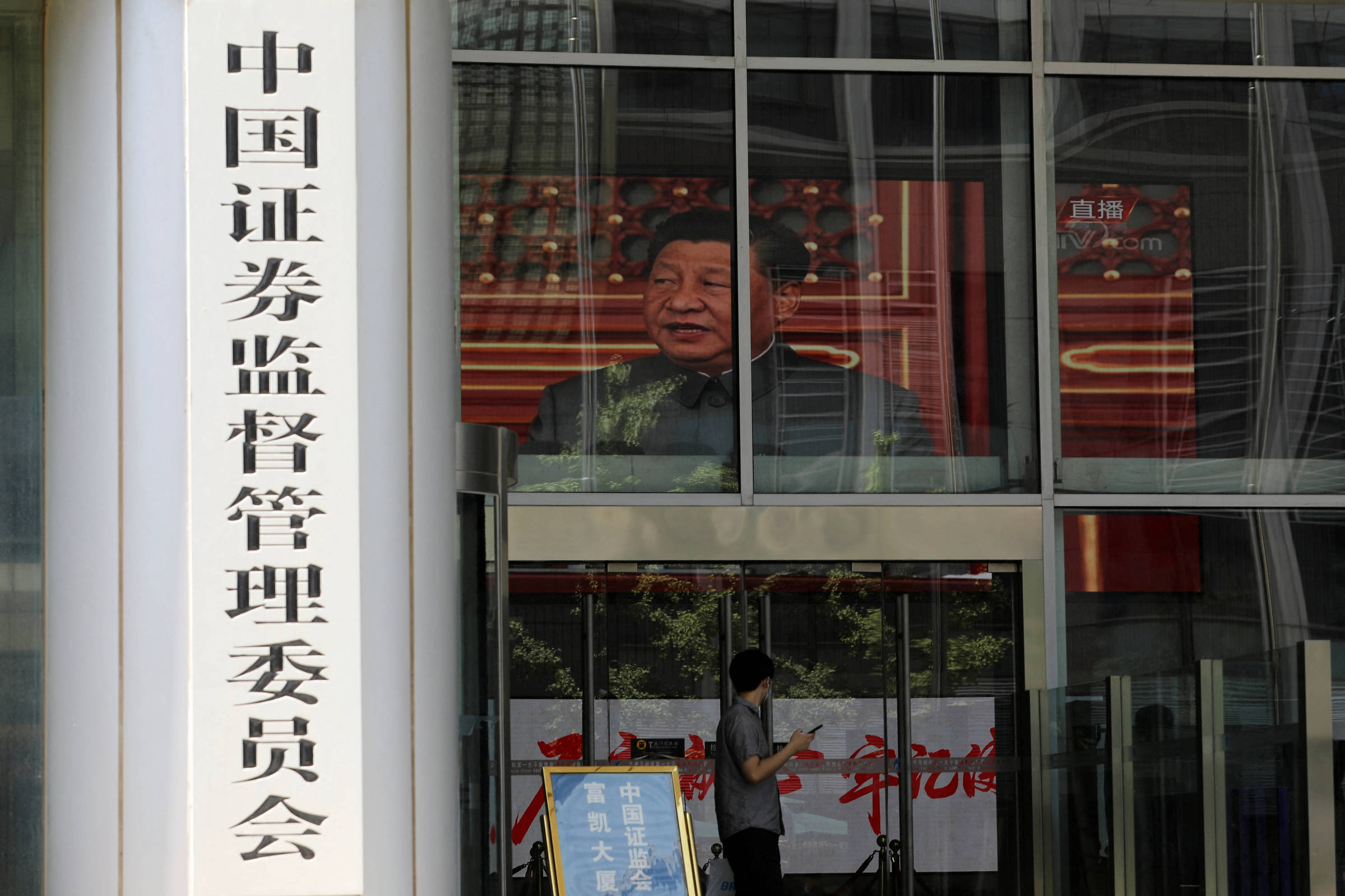 China amplia lei de segredos do Estado para incluir "segredos de trabalho"